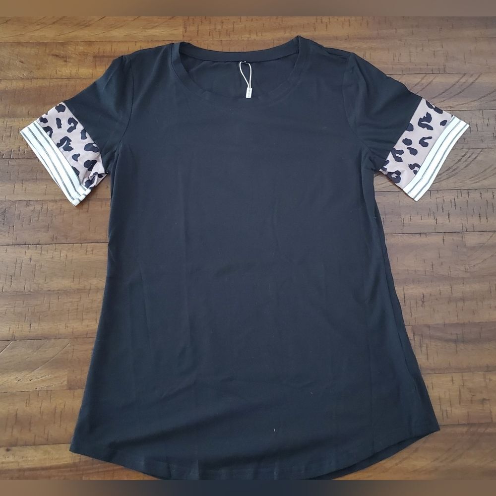 NWT Laishen Women's Black Short Sleeve Tee with Leopard/Stripes Cuffs - Size S